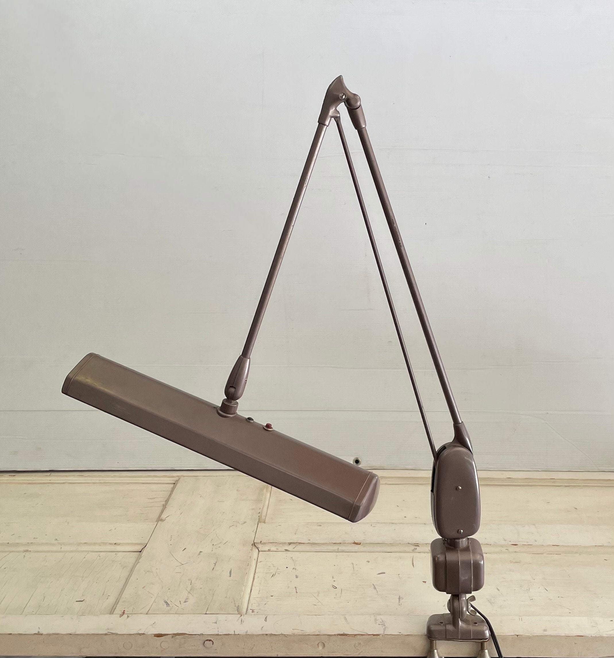 Dazor M-1410 magnifying floor lamp, Industrial articulated floating arm