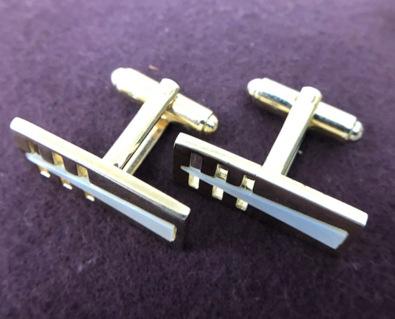 Vintage Gold Tone Cuff Links with Mother of Pearl… - image 5