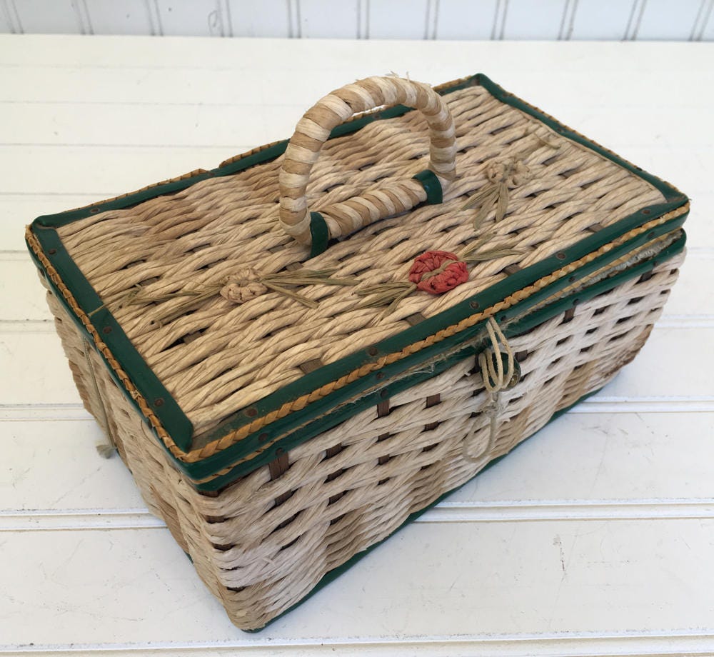 Wicker Woven Picnic Basket Lunch Box or Sewing Basket ~ Latch Closure ~ Unlined