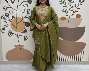 Costume palazzo en soie Mehandi : tenues de soirée avec broderies en séquence