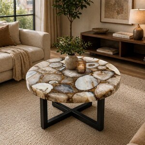 Mesa de centro redonda de piedra de ágata natural con base de metal: mesa de centro de lujo con piedras preciosas para la decoración de salas de estar modernas.