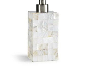 Dispensador de jabón de nácar – Accesorio de baño de nácar hecho a mano – Decoración de tocador de lujo – Decoración moderna para el hogar - Dispensador de jabón de manos 3 x 3 x 5"
