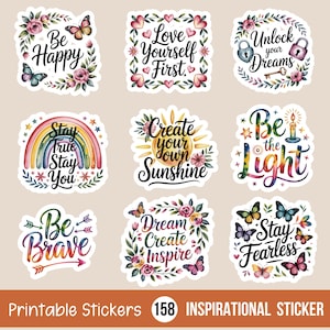 Könnte beinhalten: Eine Sammlung farbenfroher, inspirierender Aufkleber mit Blumen- und Schmetterlingsmotiven. Jeder Aufkleber zeigt eine einzigartige Botschaft wie "Be Happy", "Love Yourself First" und "Stay Fearless". Die Aufkleber sind mit "Printable Stickers" und "158 Inspirational Sticker" beschriftet.