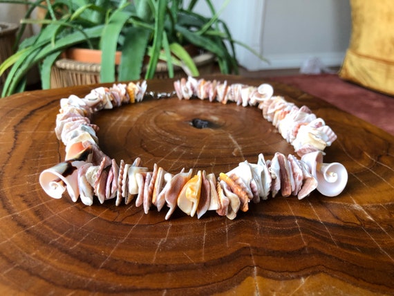Chunky Natural Seashell Pooka Shell Graduated Sho… - image 10