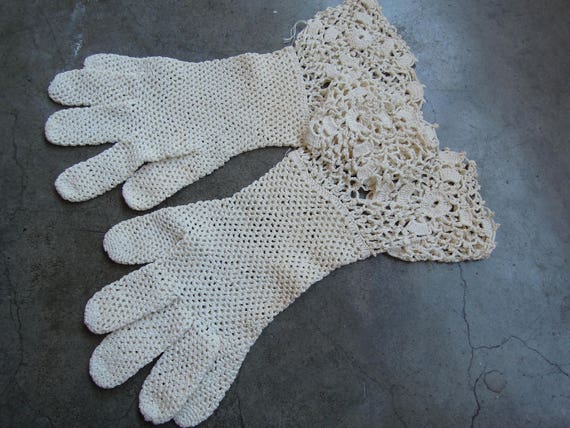 Antique Lace Crochet Gauntlet Ruffle Gloves Size … - image 10