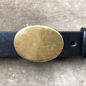Vintage 90s REVCOR Modernist Textured Gold Clasp Black Leather Waist Belt Large Vintage 80s Revcor Black Leather Belt: Gold Teardrop Buckle  main image 4