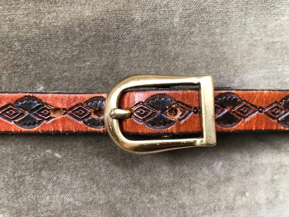70s Skinny Floral Geometric Tooled Tan Thick Leather Belt  display picture 1