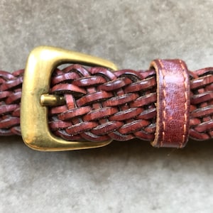 90s Slim Brown Leather Woven Belt Solid Brass Buckle 1990s size S M L 26 27 28 29 30 Waist Braided Southwestern Western Rustic Worn Boho Tan
