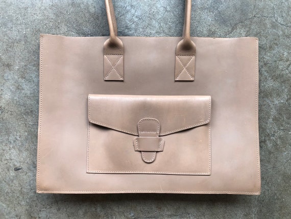 Perfect Thick Leather Smooth Simple Large Tote Work Office Bag Shoulder Purse Tan Khaki Beige Taupe Camel 1980s 80s 1970s 70s Vintage laptop