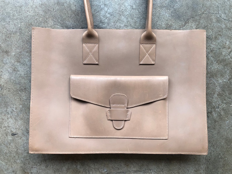 Perfect Thick Leather Smooth Simple Large Tote Work Office Bag Shoulder Purse Tan Khaki Beige Taupe Camel 1980s 80s 1970s 70s Vintage laptop image 1