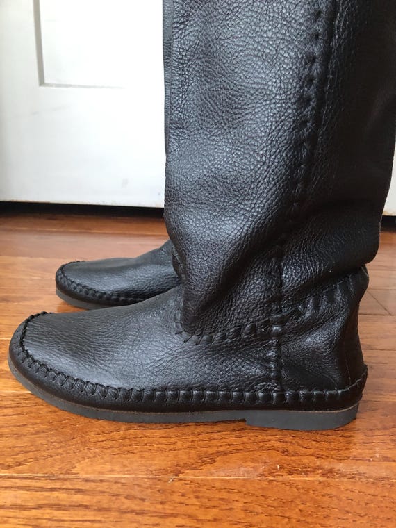Moccasins Handmade Black Pebbled Leather Comfy Flat Tall Riding Boots Boho Mukluks Womens US 8 8.5 9 9.5 1990s 90s Vintage Knee Calf Pull On