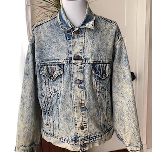 Levi's 1980s Baumwoll-Denim Acid Wash Jeansjacke Knopfleiste Taschen kastenförmig abgenutzt blau weiß Stonewash Levi Strauss & Co. Größe XL 80s Vintage