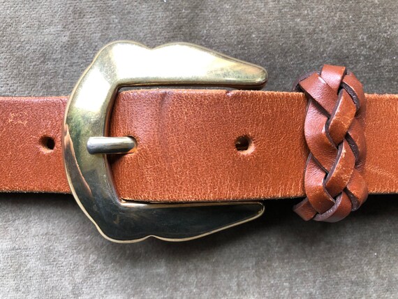 Vintage Tan Brown Leather Woven Braided Loop Gold Tone Buckle Belt Size 32 33 34 35 Waist M L 1990s 90s Skinny Trouser Southwestern Western