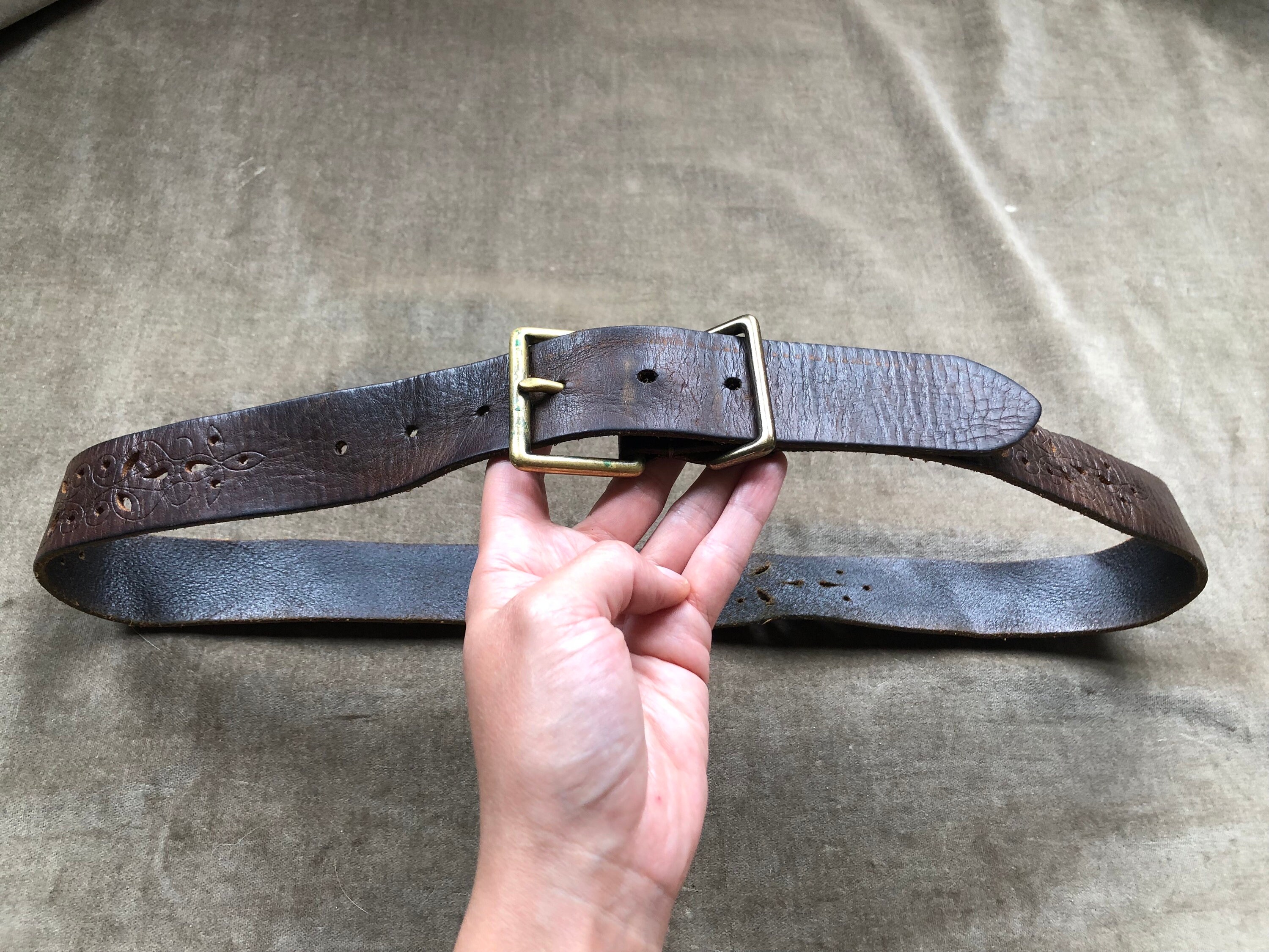Vintage 90’s Y2K Wide Brown laser cut Leather Belt  Medallion Buckle boho M/L VINTAGE 90s Y2K Dark Brown EXPOSED White Stitch Leather  main image 4