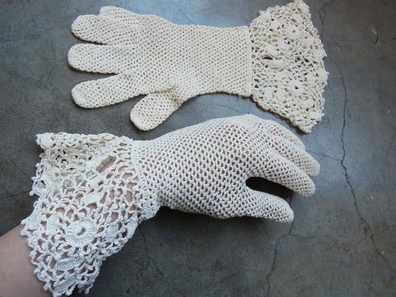 Antique Lace Crochet Gauntlet Ruffle Gloves Size … - image 1