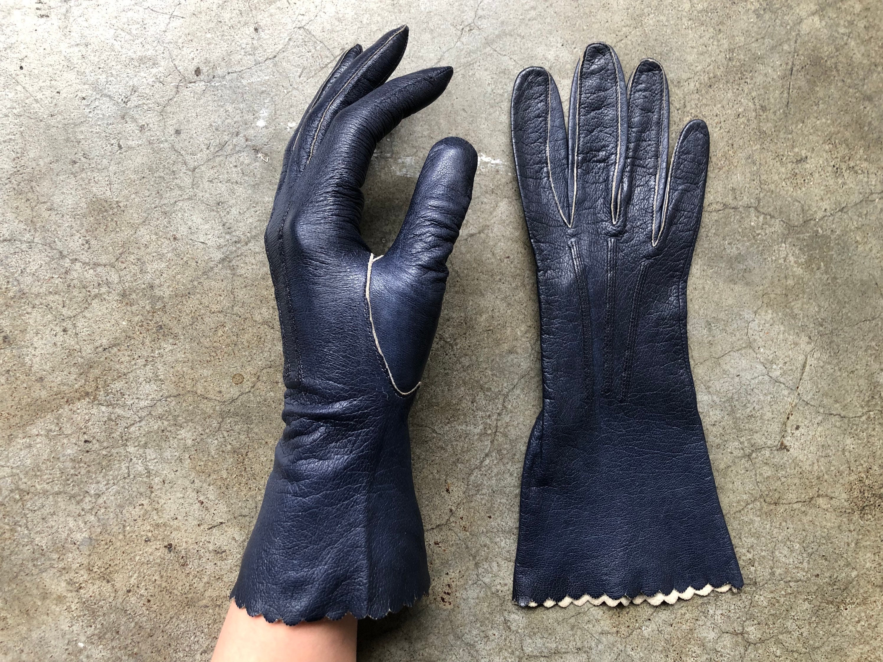 Beautiful Dark Navy Blue Thin Soft Leather Gloves Size XXS XS