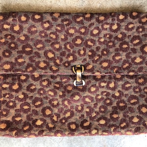 90er Jahre Vintage Handgefertigte Große Kupfer Burgund Teppich Tapisserie Textil Foldover Clutch Geldbörse Handtasche Handtasche 1990er Jahre Boho Boho Tweed Tasche Leopard Muster