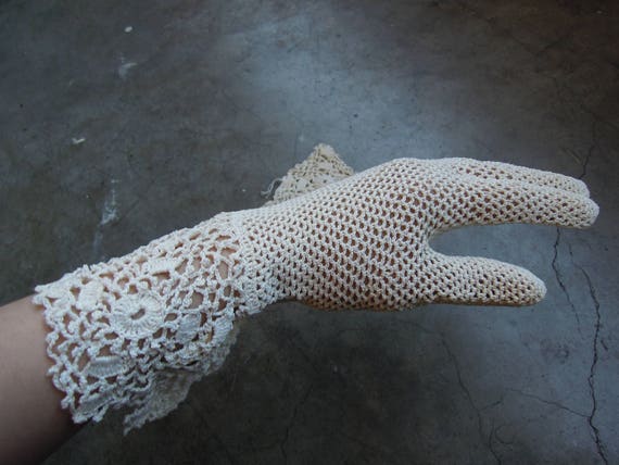 Antique Lace Crochet Gauntlet Ruffle Gloves Size … - image 2