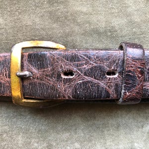 Joan & David vintage dark green  Lizard-Texture Narrow Leather Belt Joan & David | Accessories | Joan David Green Leather  main image 4