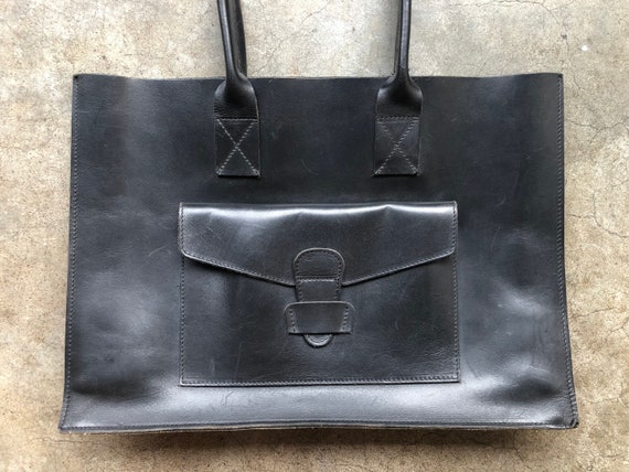 Perfect Thick Leather Smooth Simple Large Tote Work Office Bag Shoulder Purse Classic Black 1980s 80s 1970s 70s Vintage laptop Pocket Shoppe