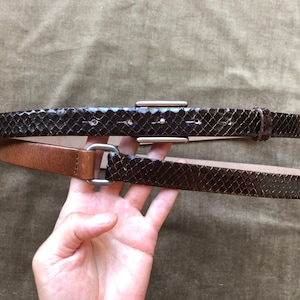 Auth Brunello Cucinelli Piel de serpiente genuina Flaco Doble envoltura Cinturón de moda Cacao Marrón oscuro Tamaño S Pequeño Italia Piel de serpiente Avant Garde Python
