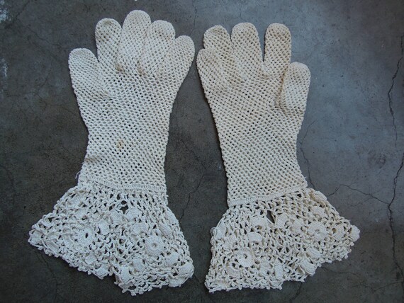 Antique Lace Crochet Gauntlet Ruffle Gloves Size … - image 8