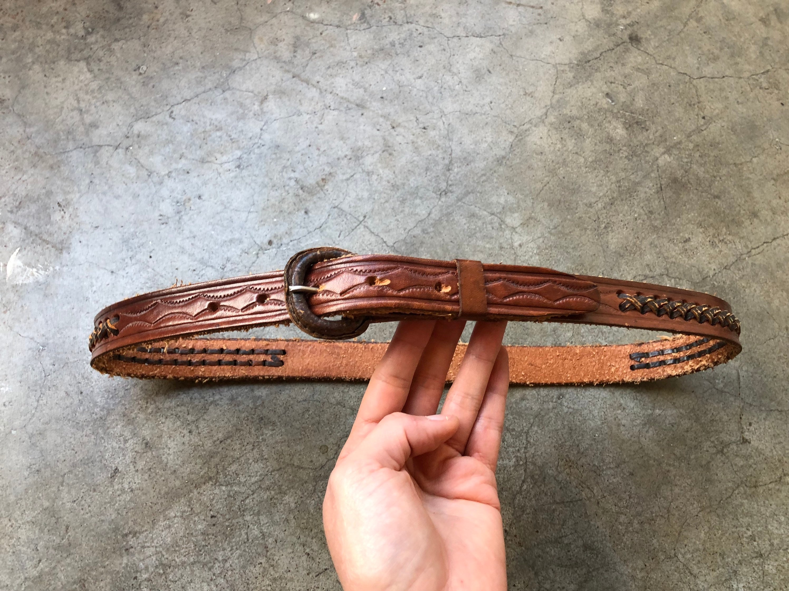 70s 80s Floral Tooled Leather Skinny Thick Brown Belt  display picture 1