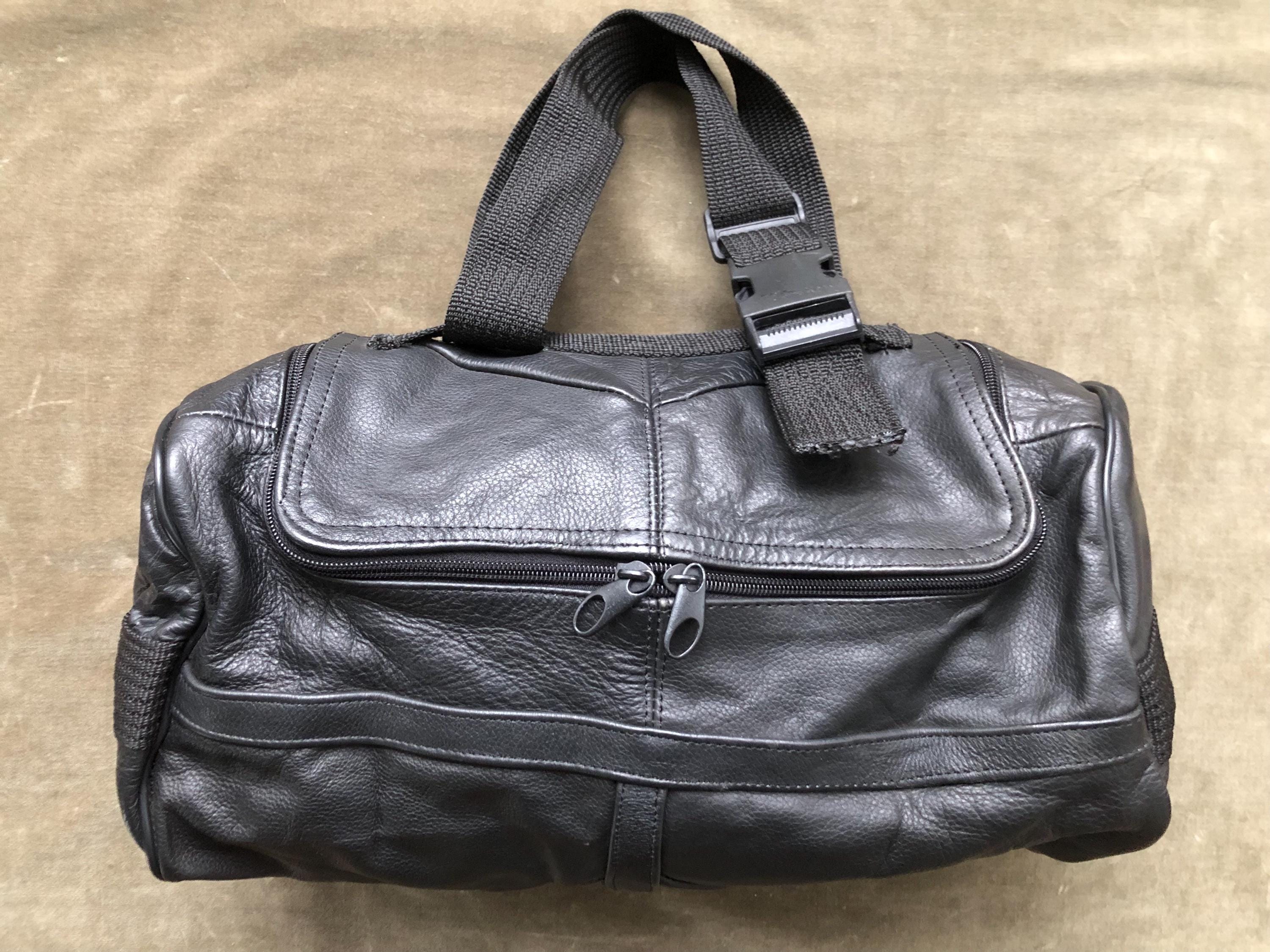 バッグ '90s Grunge Leather Bonsack Duffle Bag 1980s 90s Petite Soft Thick Black Leather Patchwork Duffle Duffel