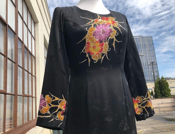 green emerald velvet dress Batik embroidered umbrella dess – INGEAR