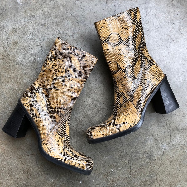 90s Leather Shimmer Snakeskin Embossed Print Textured Tan Black Tall Ankle Boots 1990s Vintage Size 8 M Reptile Lizard Retro High Heel zip