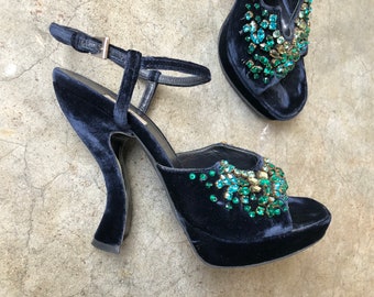 PRADA Milan Italy Dark Navy Blue Velvet Green Sparkly Rhinestone Ankle Strap Curved High Heel Platform Open Toe Shoes Retro Size 7 37 Pumps