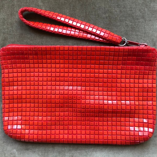 1970s 80s Red Plastic Tile Mesh Fabric Retro Zip Clutch Wristlet Handbag Envelope Purse Bag Wallet Pouch Boho 1980s 70s Vintage Disco Funky