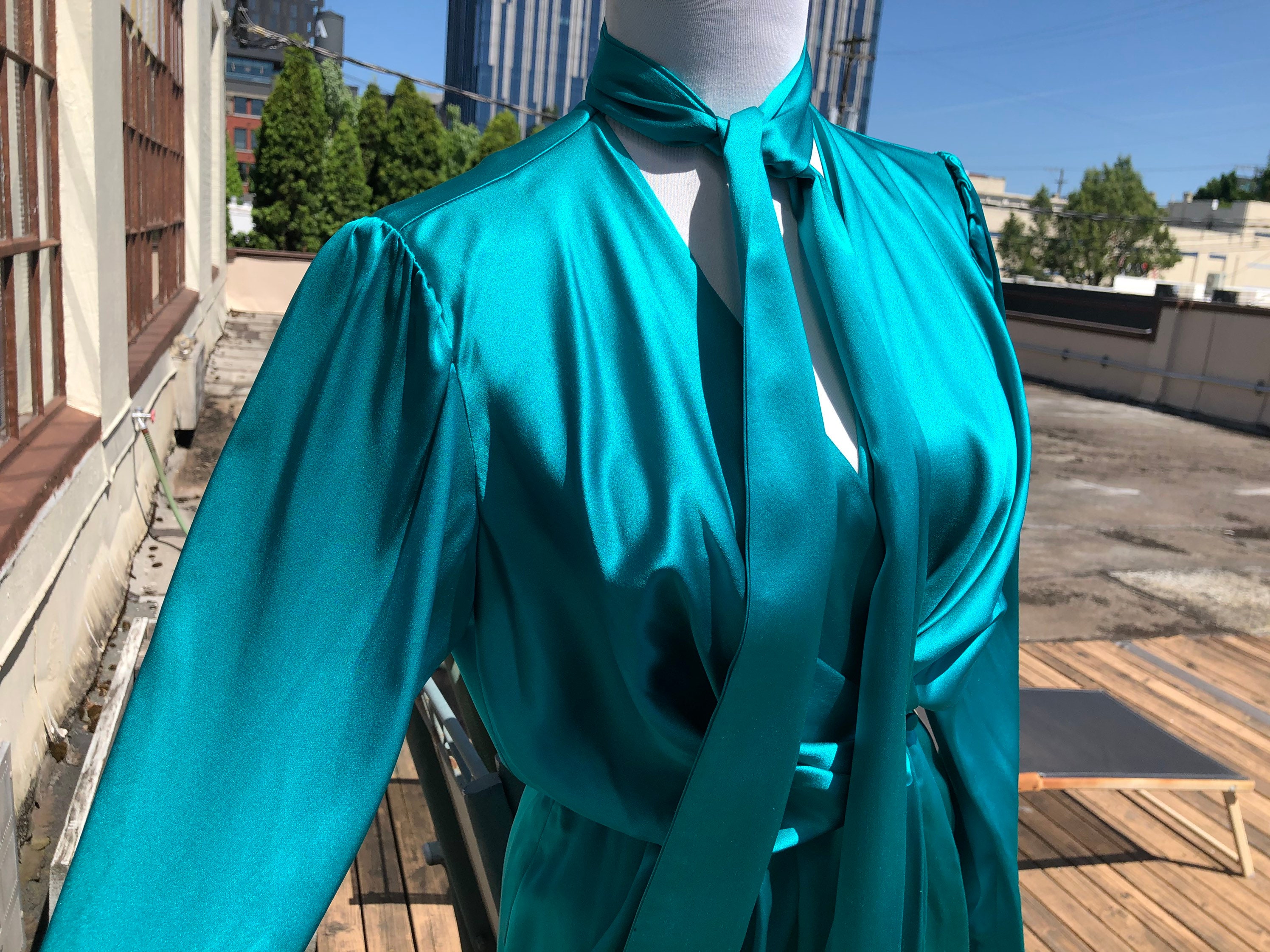 Vintage 80s Silk Satin Charmeuse Aqua Teal Green Long Sleeve Vintage 80s Silk Satin Charmeuse Aqua Teal Green Long Sleeve