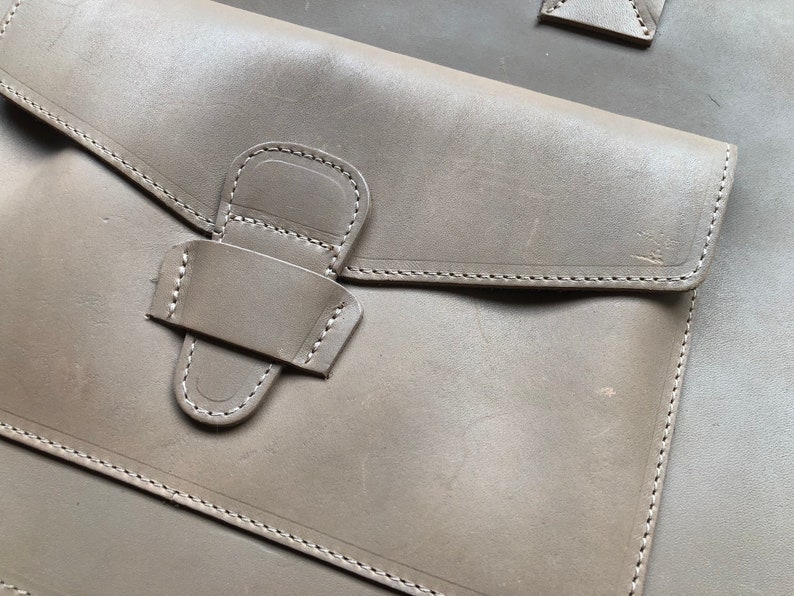 Perfect Thick Leather Smooth Simple Large Tote Work Office Bag Shoulder Purse Tan Khaki Beige Taupe Camel 1980s 80s 1970s 70s Vintage laptop image 5