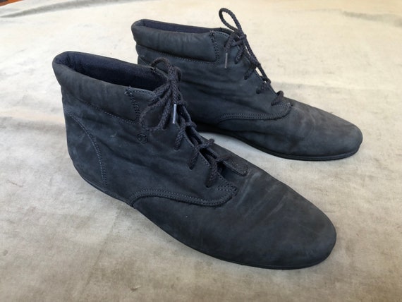 Easy spirit lace up boots deals
