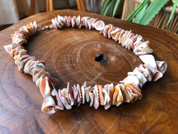 Chunky Natural Seashell Pooka Shell Graduated Sho… - image 3