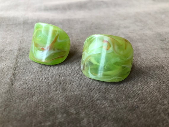 1960s Lucite Marbled Apple Juice Lime Green Chunk… - image 2