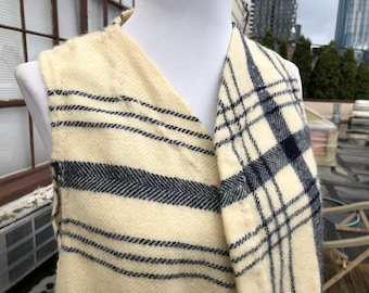 Chaleco de lana antiguo hecho a mano, color crema marfil, azul marino oscuro, a cuadros, tejido tipo manta, suéter, cárdigan abierto, chal, tallas S y M, unisex, vintage, años 40, 50 y 60.