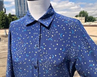 1970s Rare Guy Laroche Diffusion Paris France Vintage Silk Star Moon Celestial 70s Astro Print Blue Green Collared Button Up Blouse Top 42