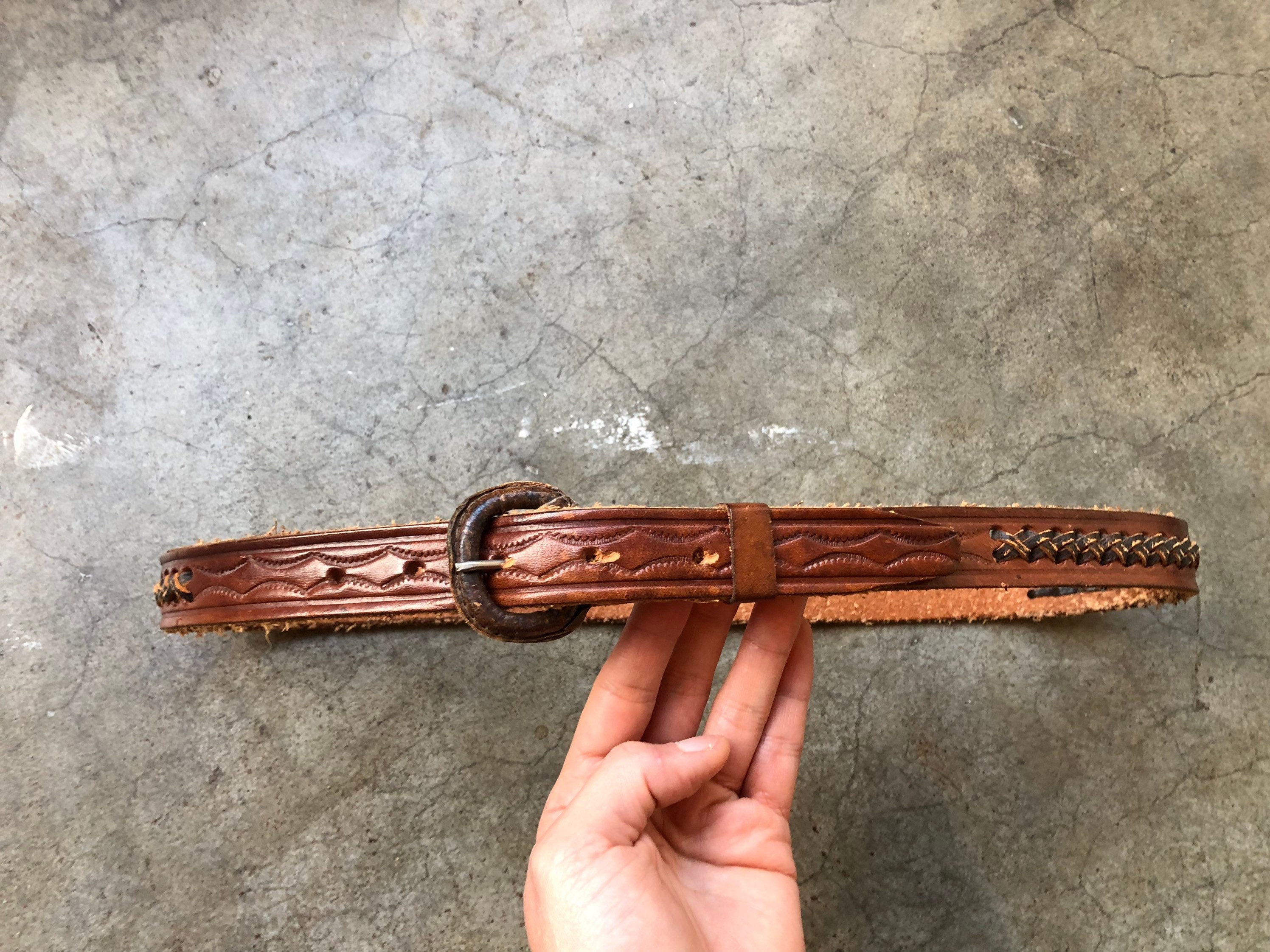 70s 80s Floral Tooled Leather Skinny Thick Brown Belt  display picture 3