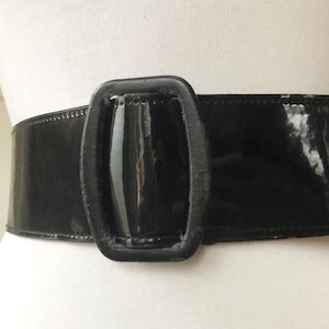 Retro Black Patent Leather Shiny Wide Sash Belt Buckle Mod Retro Vintage Size XS S 24 26 28 waist Fashion Womens 1950s 1960s 1970s 1980s