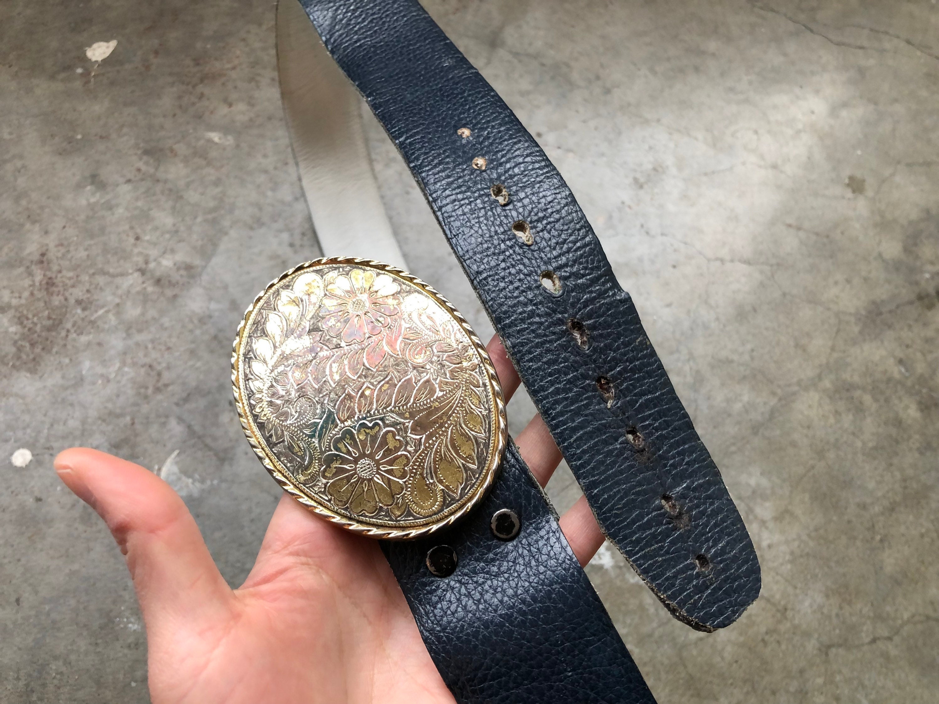 Vintage Textured Leather Medium Leather Belt Gold Tone Oval Buckle Navy Blue S Vintage Women main image 2