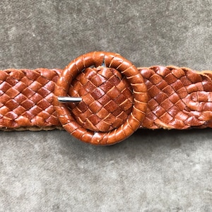 Brown Tan Thin Soft Leather Woven Braided Belt Sash Size Womens XS S 24 26 28 Waist 1990s 90s Vintage O Ring Buckle Boho Western Petite Slim