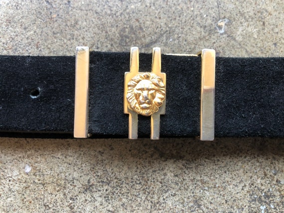 Vintage 60’s statement belt.​​ Vintage 60s or 70s Mod Double Sided Blue and White Plastic  main image 4