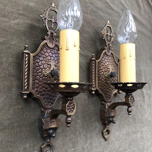 1920s Antique Art Deco Spanish Revival Floral Art Deco Tudor Single Arm Pair Set Electric Wall Sconces Light Fixture 1930s Cast Bronze Brass