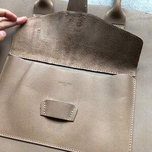 Perfect Thick Leather Smooth Simple Large Tote Work Office Bag Shoulder Purse Tan Khaki Beige Taupe Camel 1980s 80s 1970s 70s Vintage laptop image 6