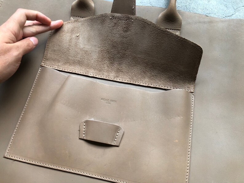 Perfect Thick Leather Smooth Simple Large Tote Work Office Bag Shoulder Purse Tan Khaki Beige Taupe Camel 1980s 80s 1970s 70s Vintage laptop image 6