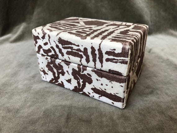 An actual vintage 1960s–70s cotton canvas folk art trinket box — handmade decades ago, not made-to-look-vintage, with 17 favorites validating its charm.
