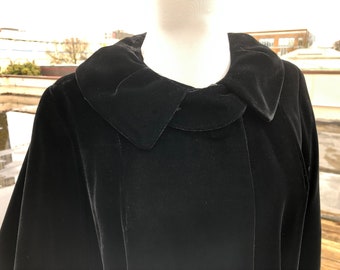 50s 60s Black Velvet Flared Evening Swing Coat 1950s 1960s Cape Formal Overcoat Cropped Crop Sleeves XS S womens vintage Collared Jacket