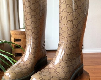 Auth GUCCI GG Logo Print Beige Olive Rubber Regenlaarzen Transparant Maat 37 US 7 Womens Pull Slip Un Heavy Duty Wellies Italie Kalf Kort Hoog Etsy Nederland